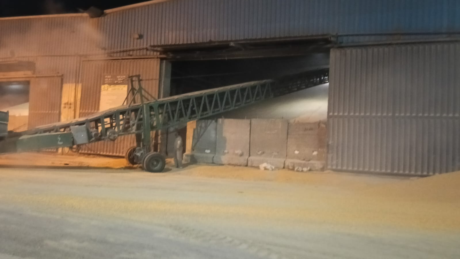 تفريغ وتخزين ذرة صب - StarTrans Logistics