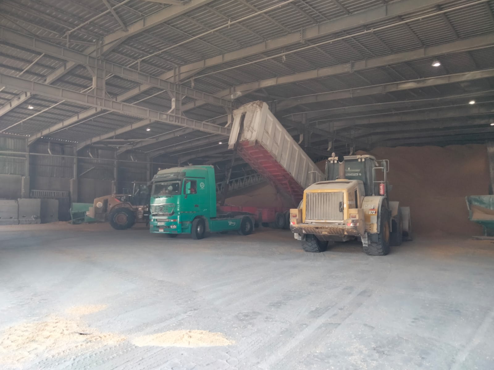 تفريغ وتخزين ذرة صب - StarTrans Logistics