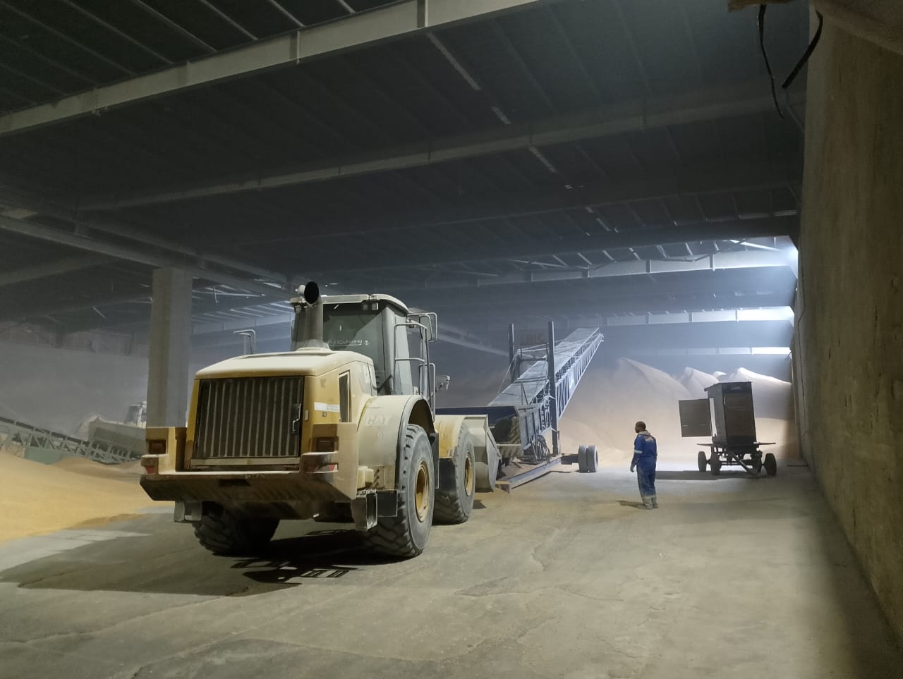 تفريغ وتخزين ذرة صب - StarTrans Logistics