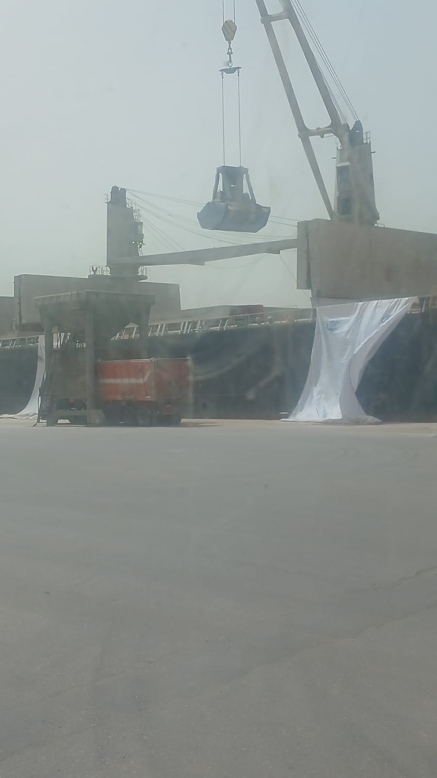 تفريغ وتخزين ذرة صب - StarTrans Logistics