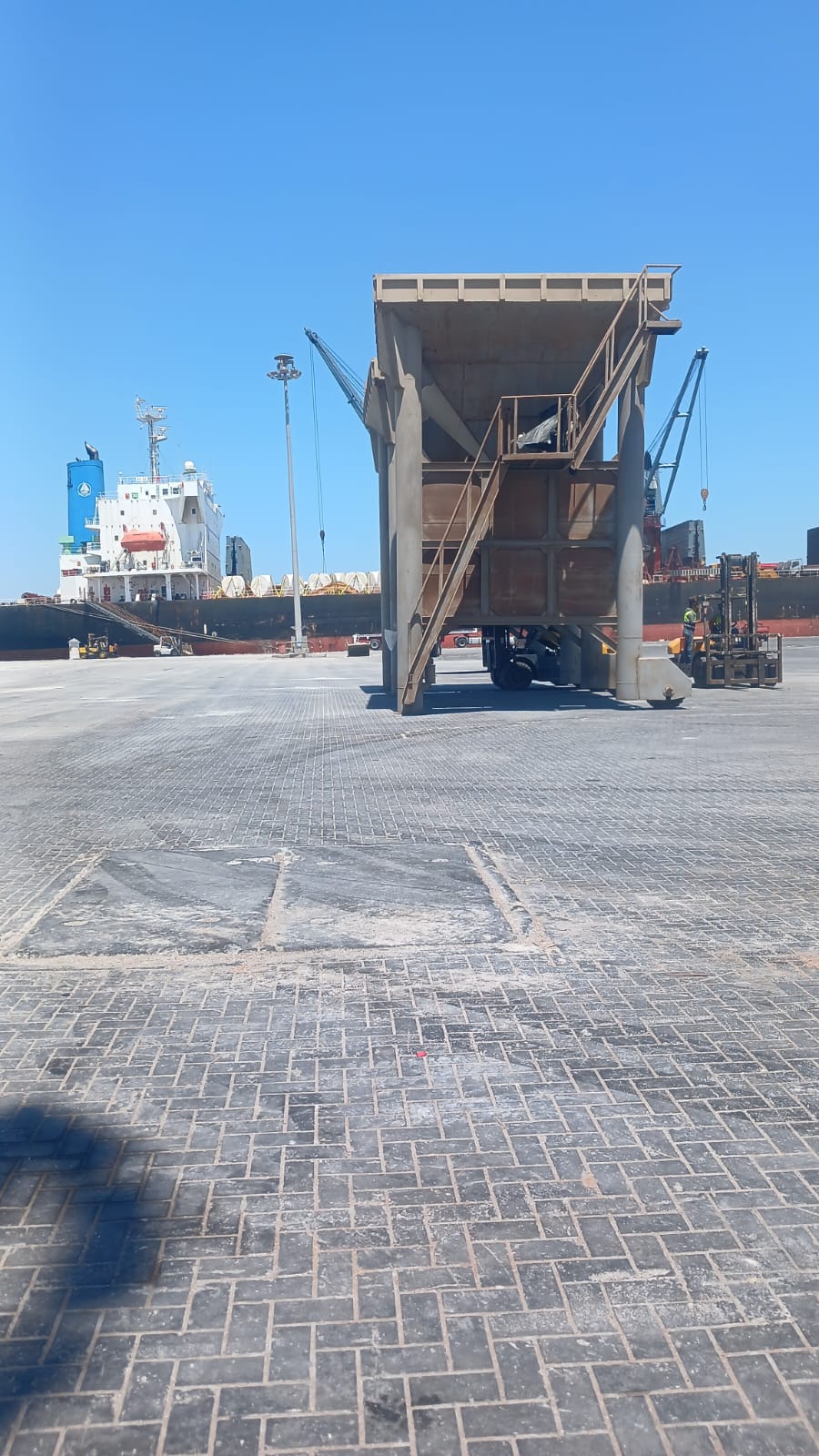 تفريغ وتخزين ذرة صب - StarTrans Logistics
