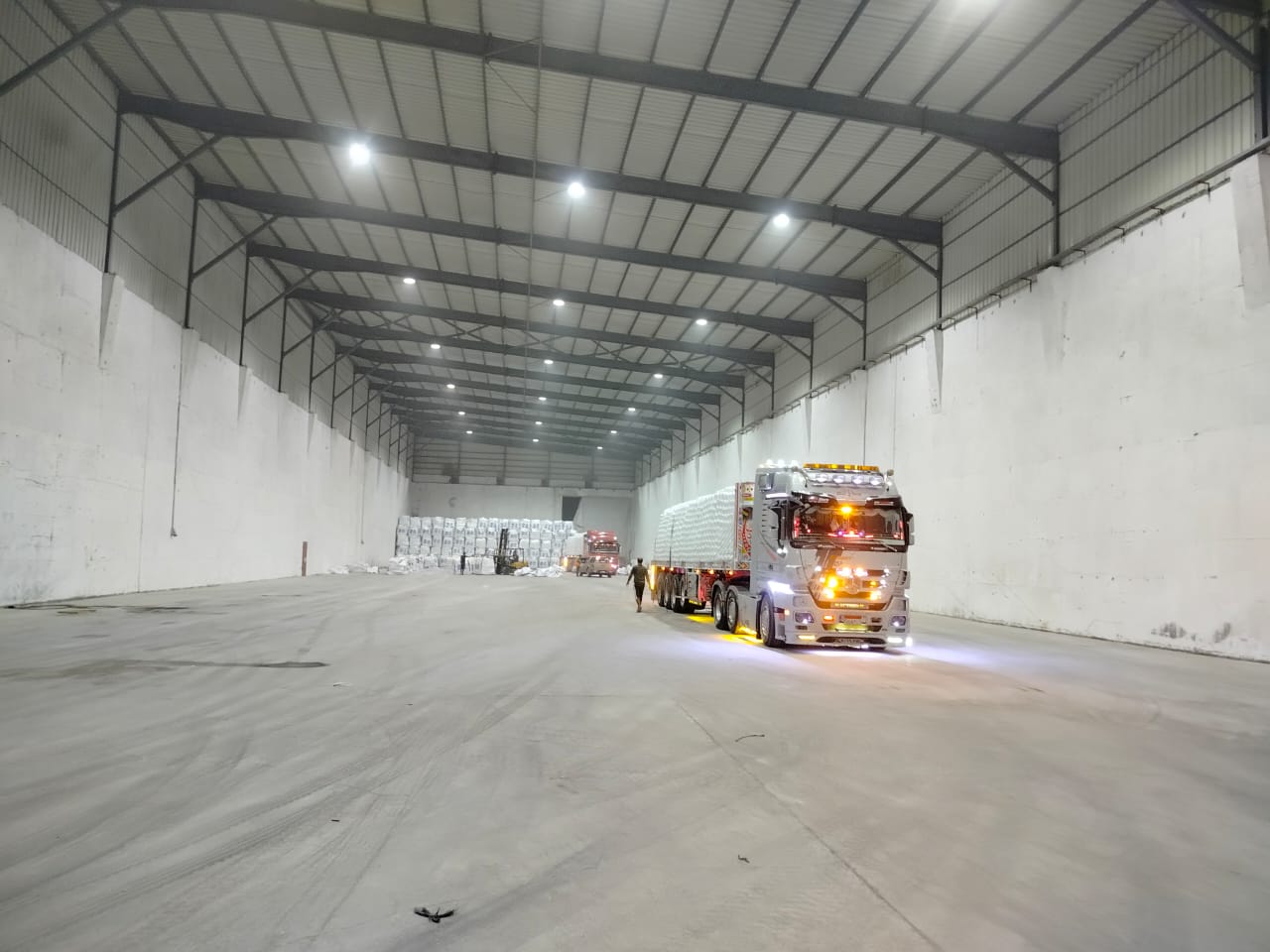 تعبئة وتخزين وشحن جبس معبأ - StarTrans Logistics