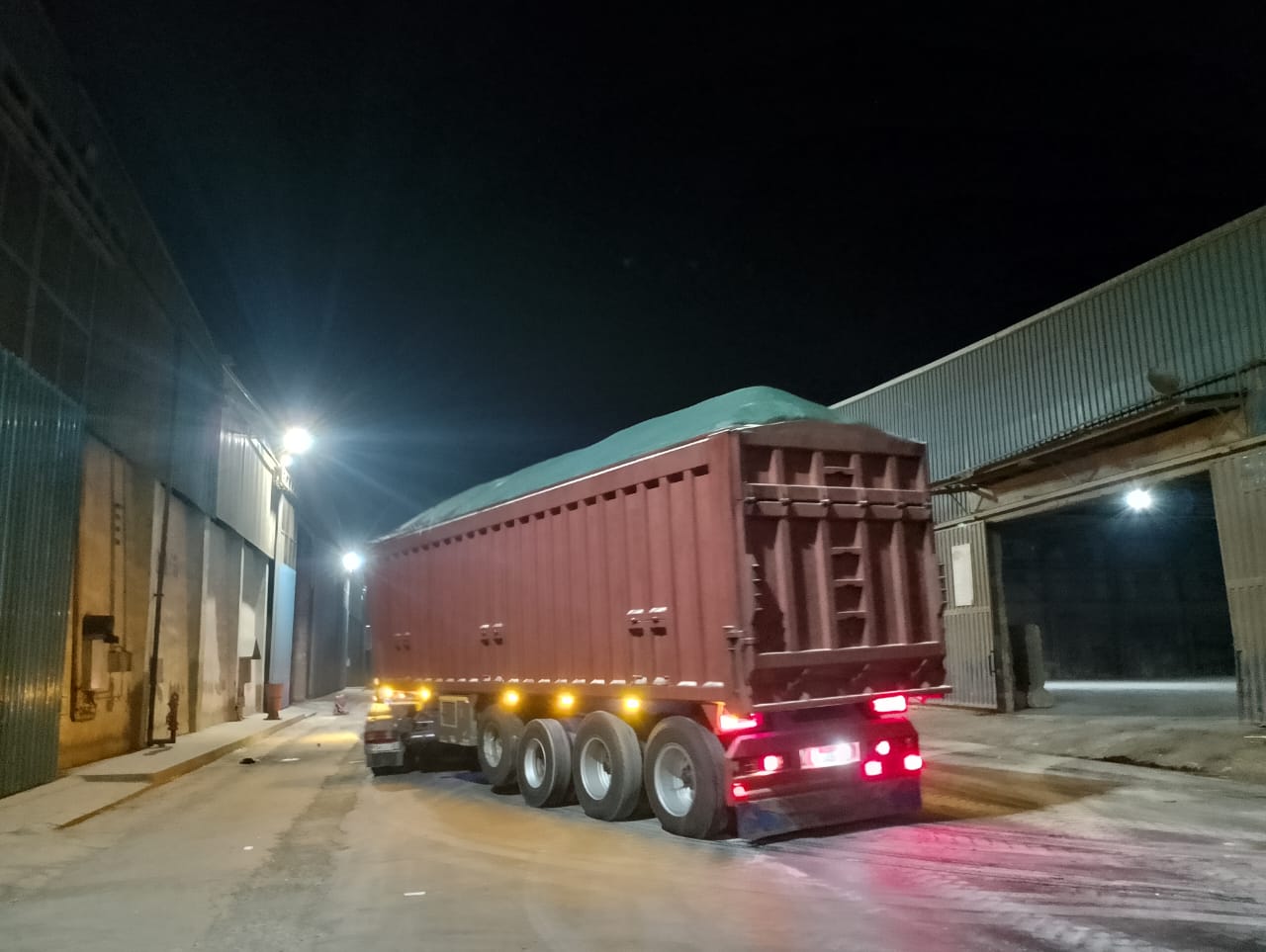 تفريغ وتخزين سكر خام - StarTrans Logistics
