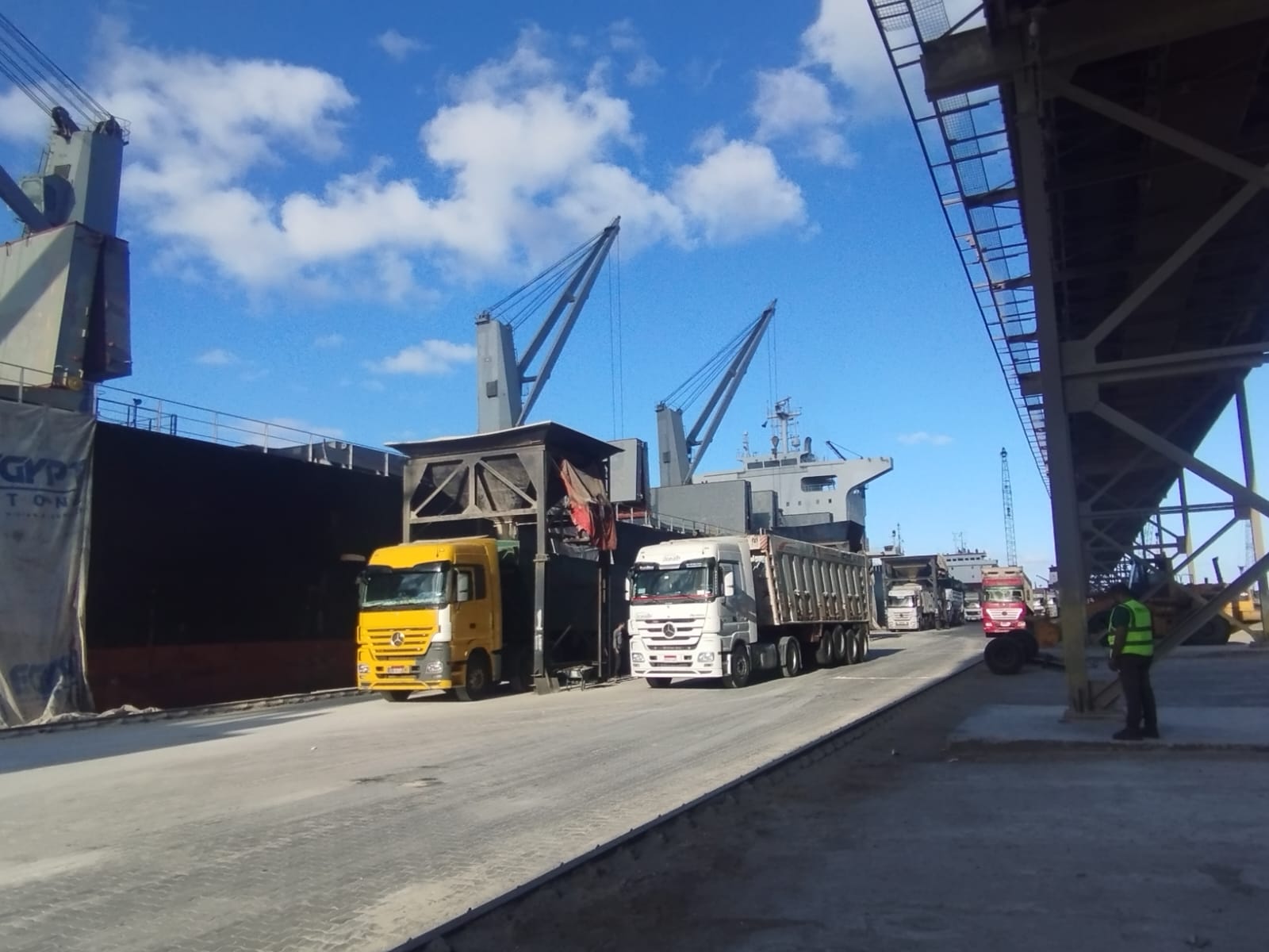 تفريغ وتخزين سكر خام - StarTrans Logistics